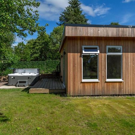 Allt Mor Rentals - Chalet With Hot Tub, And Studio Apartment No Hot Tub Roybridge Exterior photo