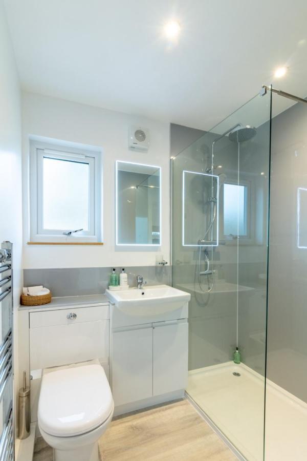 Allt Mor Rentals - Chalet With Hot Tub, And Studio Apartment No Hot Tub Roybridge Exterior photo