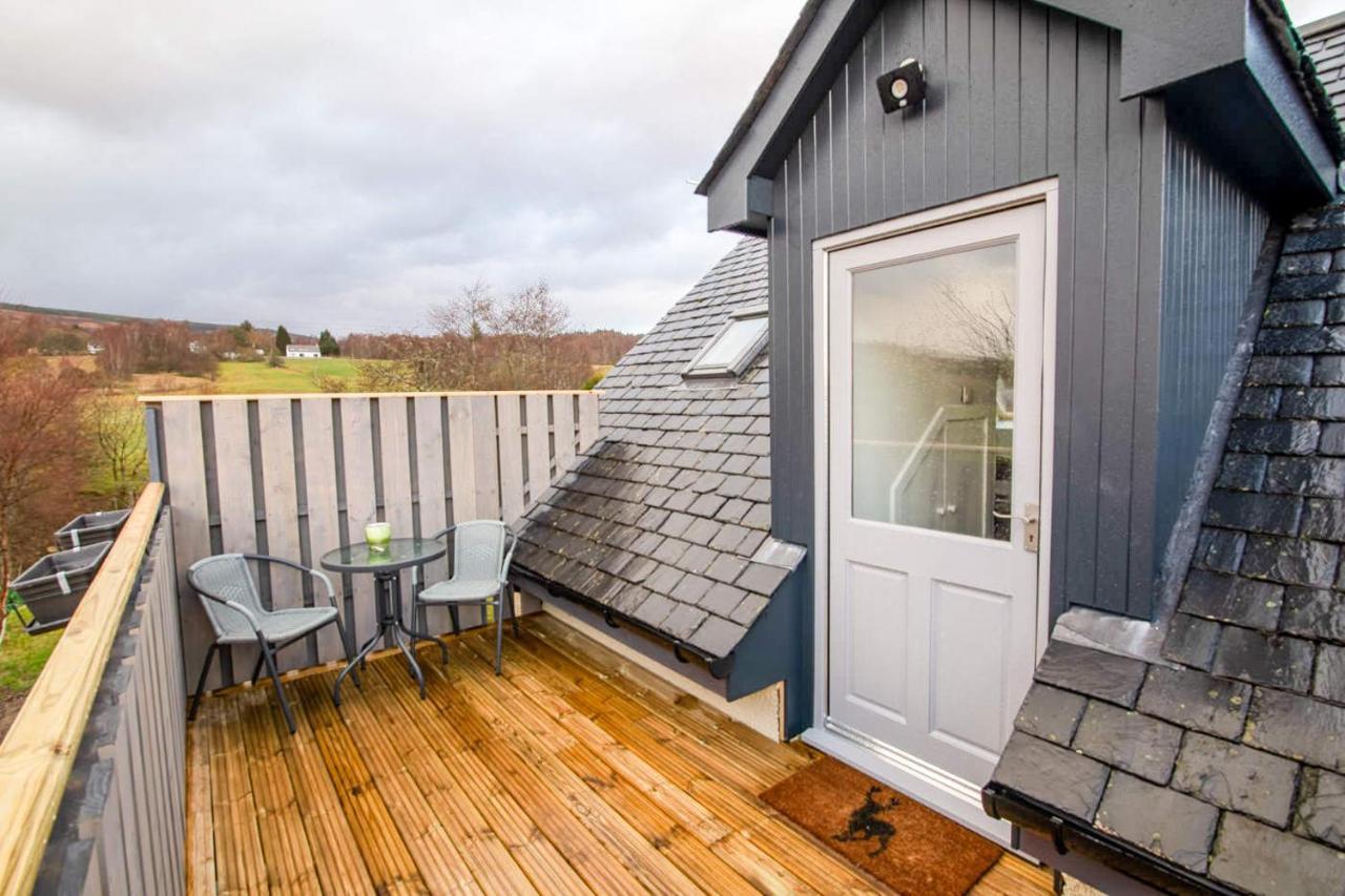 Allt Mor Rentals - Chalet With Hot Tub, And Studio Apartment No Hot Tub Roybridge Exterior photo